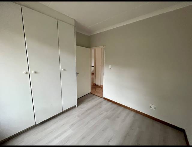 2 BEDROOM APARTMENT RENTED IN BRYANSTON